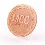 Błyszcząca miedź - kolor odlewów oferowany przez producenta medali - firmę MCC Medale