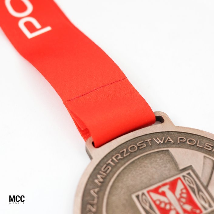 Przykład szycia medali w MCC Medale