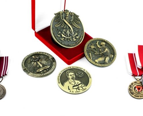 Medale i odznaczenia w Polsce