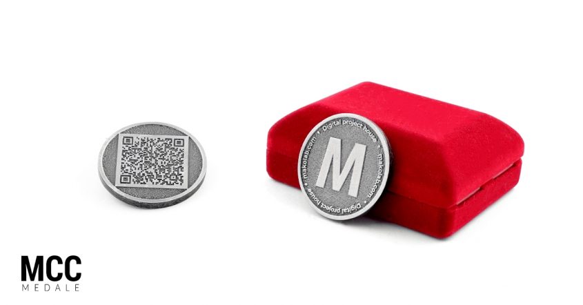 Monety z kodem QR wykonane przez producenta monet, firmę MCC Medale