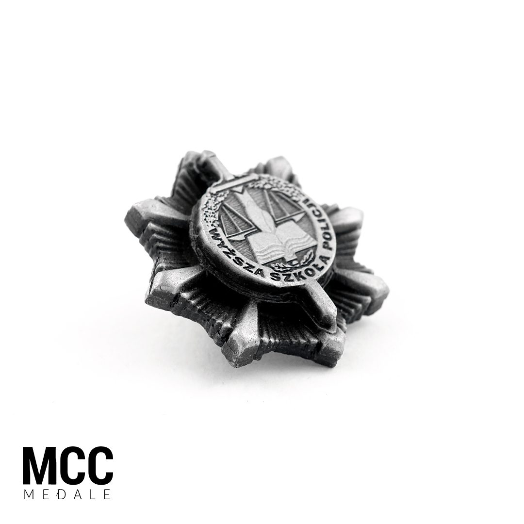 Przypinki dla Wyższej Szkoły Policji wykonane na zamówienie w odlewni MCC Medale