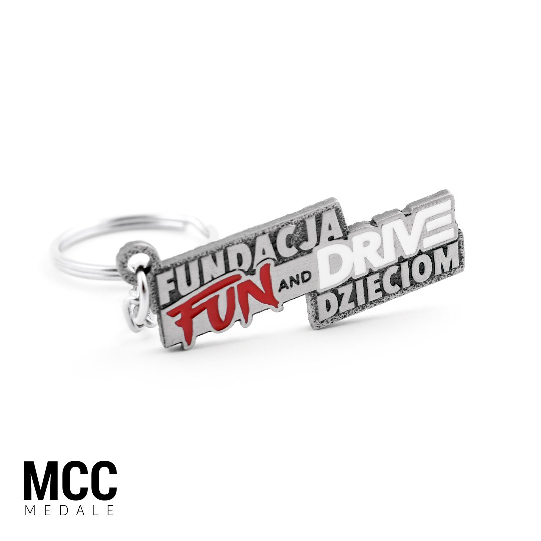 Projekt breloków dla Fundacji FUN and DRIVE z MCC Medale