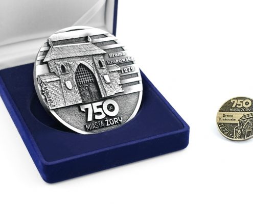 Zestaw gadżetów z metalu wykonany w odlewni MCC Medale z okazji 750-lecia miasta Żory