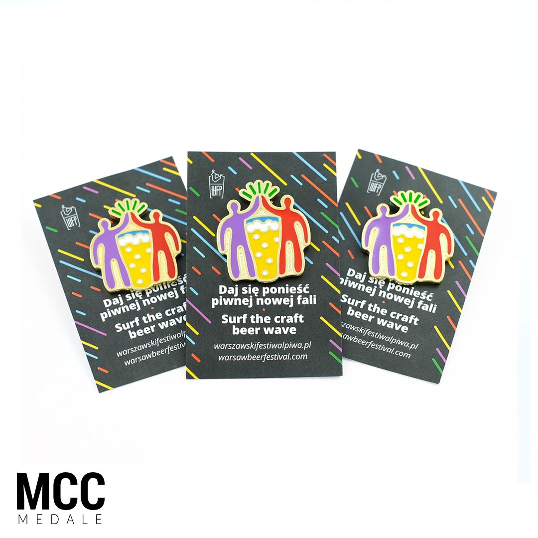 Kolorowe pinsy dla pracowników wyprodukowane przez łódzkiego producenta odlewów na zamówienie - firmę MCC Medale