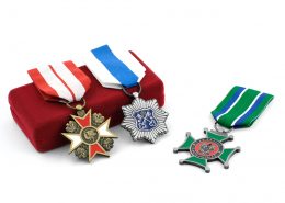 Odznaczenia pamiątkowe z MCC Medale, które można przypiąć do munduru. Dowiedz się jak